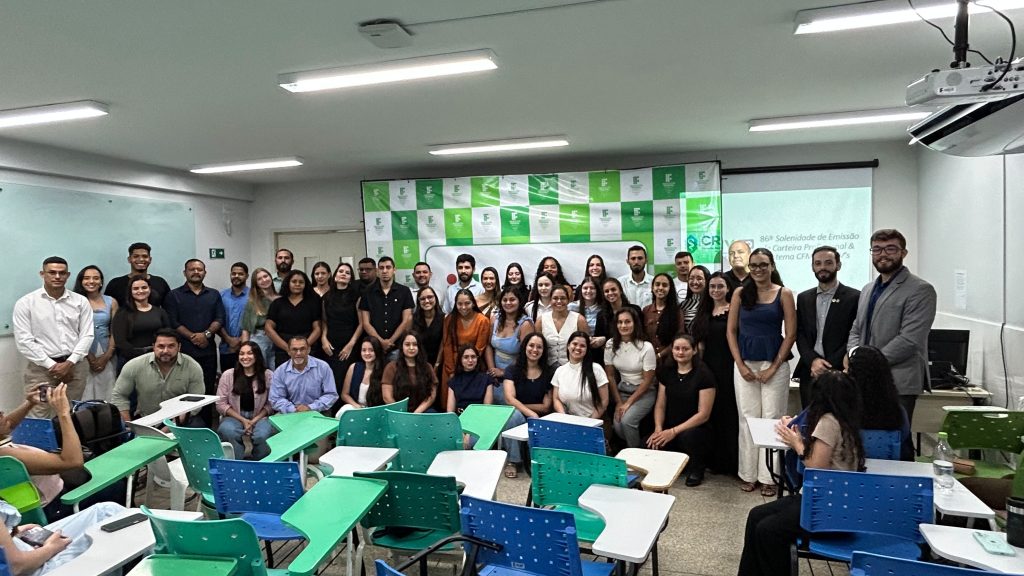 CRMV-RO entrega 86ª carteira profissional a novos veterinários em Jaru